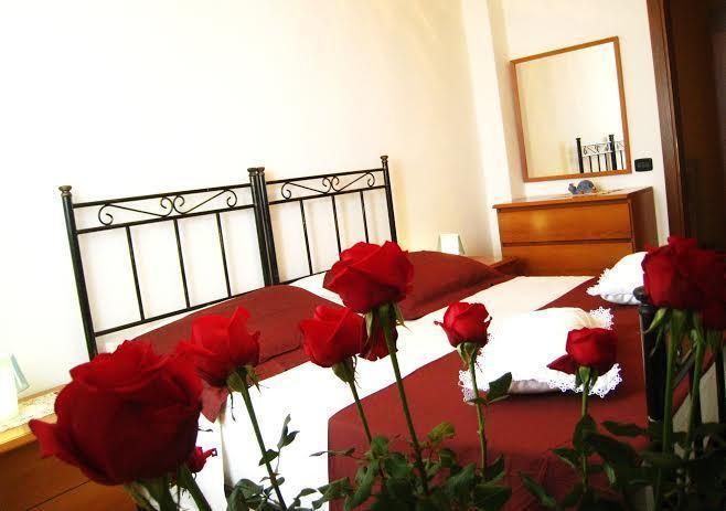 Bed And Breakfast Due Leoni Torri Del Benaco Rom bilde